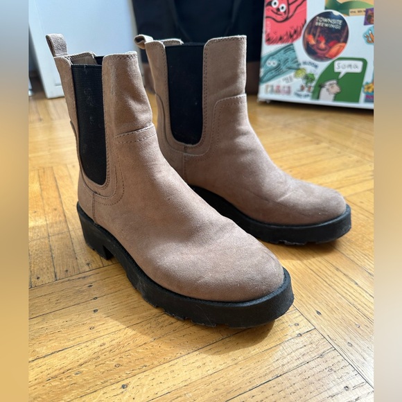 FWP - Tan Chelsea boots - Picture 1 of 3